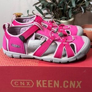 Keen Very Berry Youth Size 6 Seacamp II CNX Water Sandals Comfort Summer Outdoor